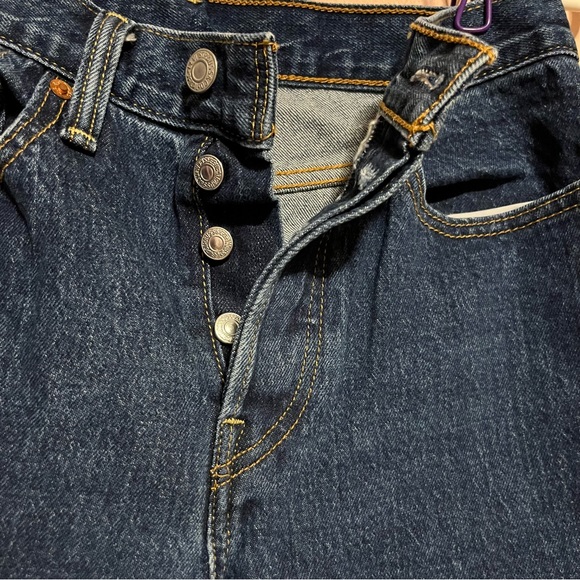 Women’s Dark Wash Levi’s Jeans Size 28 - Picture 3 of 7